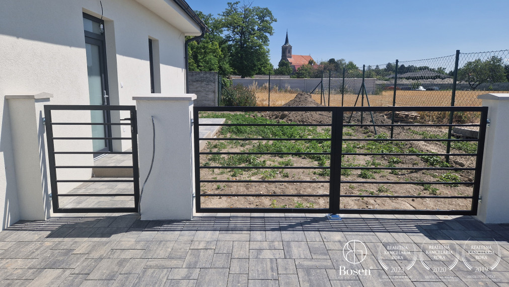 BOSEN | 3IZB Rodinný dvojdom so záhradkou