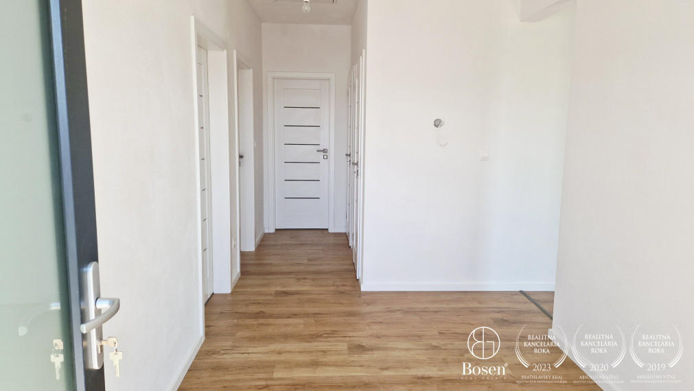 BOSEN | 3IZB Rodinný dvojdom so záhradkou