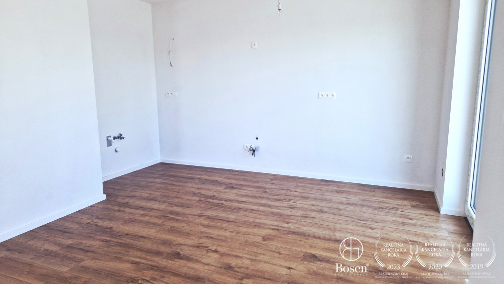 BOSEN | 3IZB Rodinný dvojdom so záhradkou