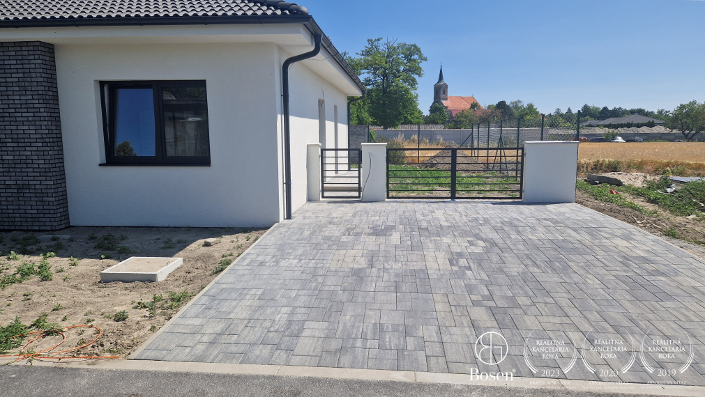 BOSEN | 3IZB Rodinný dvojdom so záhradkou + klimatizácia v cene