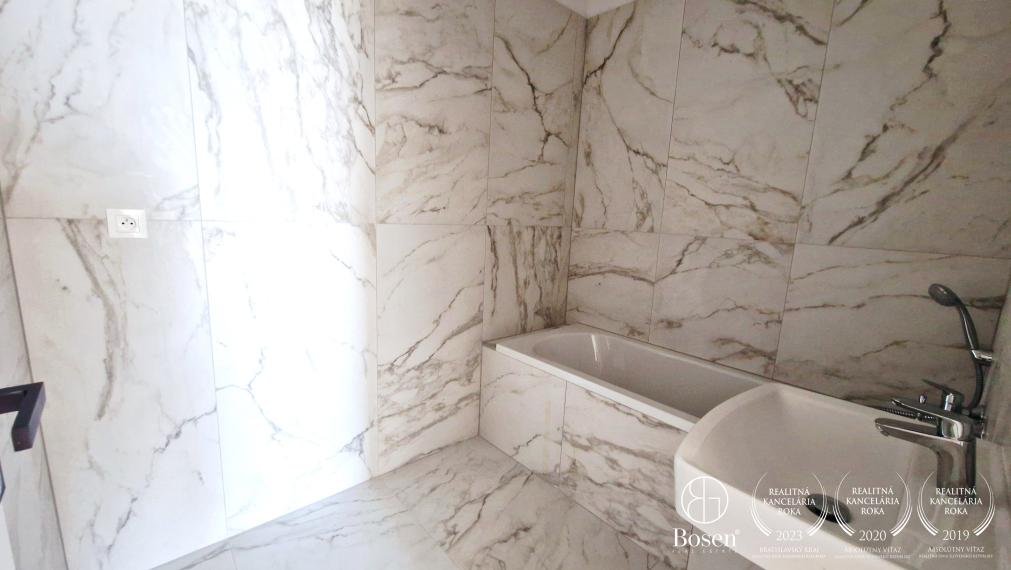 BOSEN | 3IZB Rodinný dvojdom so záhradkou + klimatizácia v cene