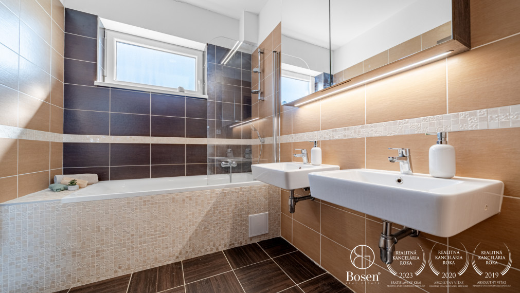 PREDANÉ BOSEN| 3 izbový byt, 2x parking vo výbornej lokalite v Dunajskej Lužnej