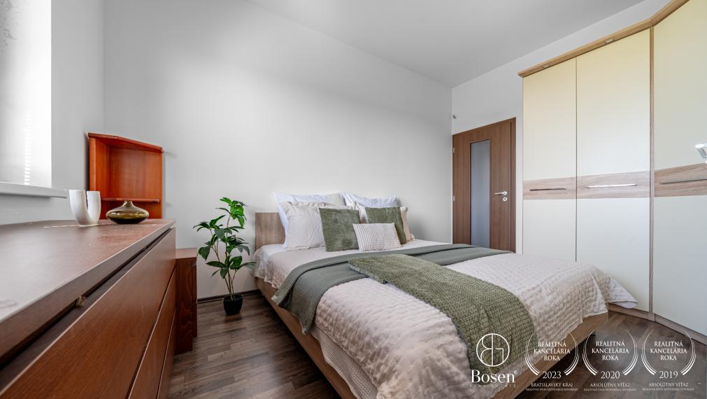 PREDANÉ BOSEN| 3 izbový byt, 2x parking vo výbornej lokalite v Dunajskej Lužnej