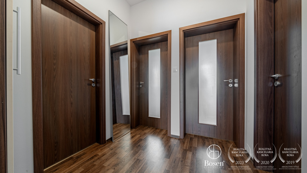 PREDANÉ BOSEN| 3 izbový byt, 2x parking vo výbornej lokalite v Dunajskej Lužnej