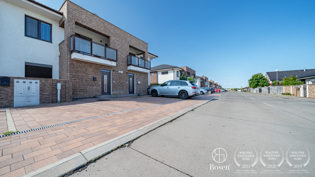 PREDANÉ BOSEN| 3 izbový byt, 2x parking vo výbornej lokalite v Dunajskej Lužnej