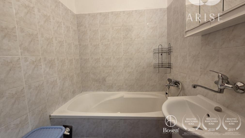 PREDANÝ! Ponúkame na predaj garsónku v Petržalke.