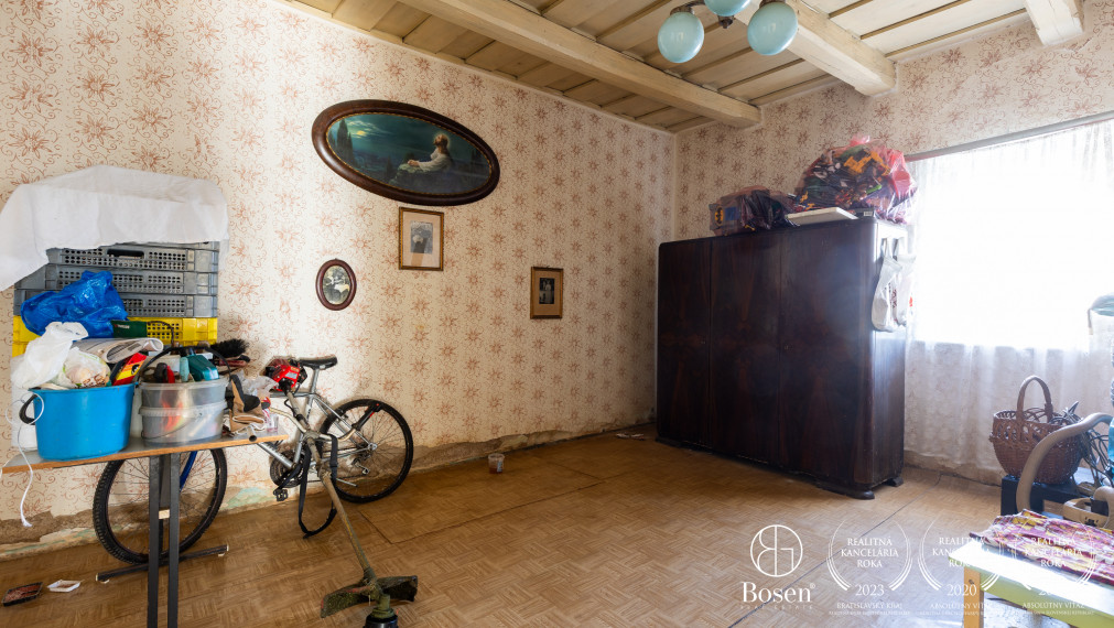 BOSEN | Pozemok so starším domom - Čeľadice