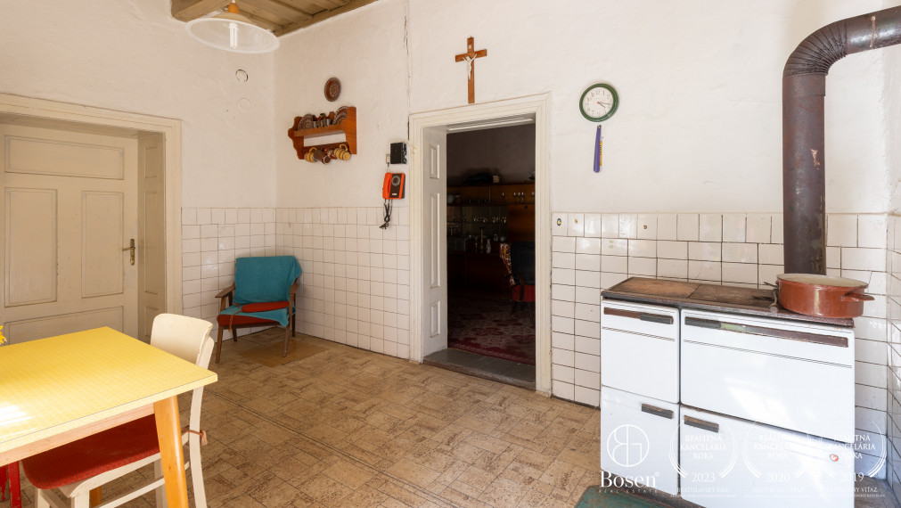 BOSEN | Pozemok so starším domom - Čeľadice