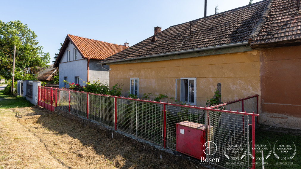 BOSEN | Pozemok so starším domom - Čeľadice