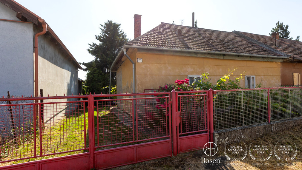 BOSEN | Pozemok so starším domom - Čeľadice