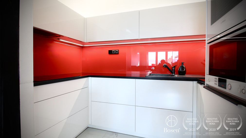 BOSEN | Na prenájom zariadený, veľkometrážny 3 izbový byt, 2x loggia, garážové státie, 82m2, Trenčín - I. Olbrachta