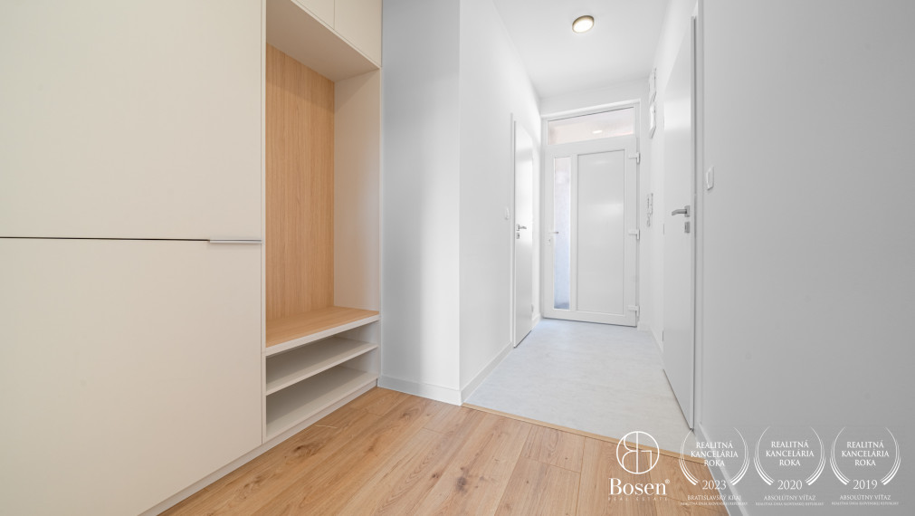 BOSEN | PREDANÉ Kompletne zrekonštruovaný 2 izbový byt, Kalinčiakova