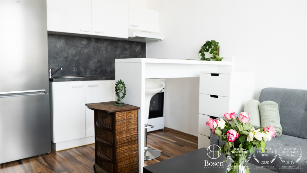 BOSEN | REZERVOVANÉ Útulný 2 izbový byt s parkovacím miestom
