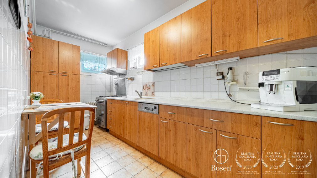 BOSEN | 6 izbový rodinný dom s vinohradom, 889 m2, Líščie údolie