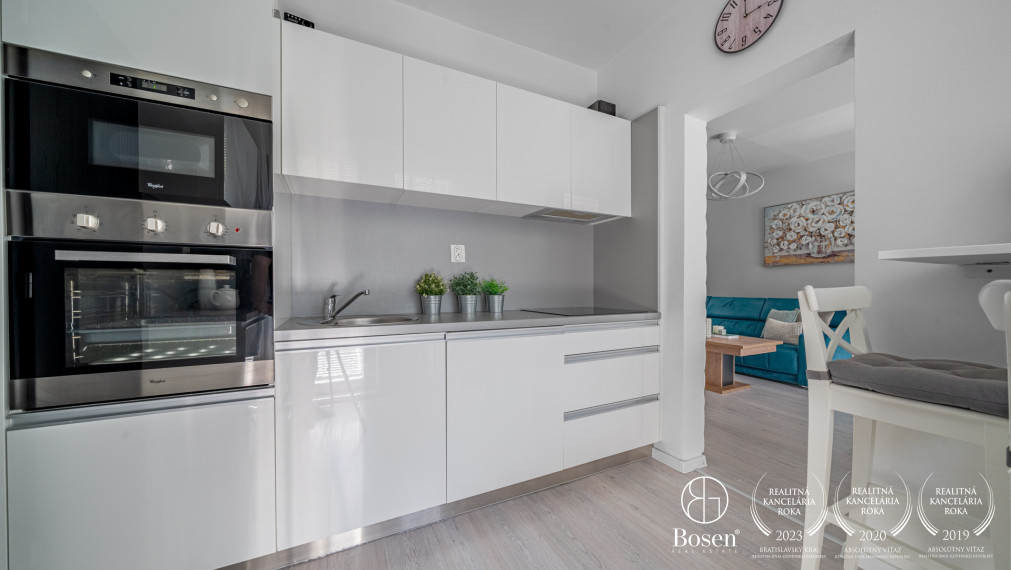 PREDANÉ - BOSEN | Vkusný 3-izbový byt s loggiou po rekonštrukcii, Karloveská ulica - BA, 70 m2