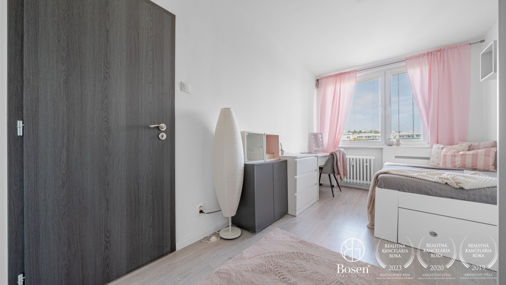 PREDANÉ - BOSEN | Vkusný 3-izbový byt s loggiou po rekonštrukcii, Karloveská ulica - BA, 70 m2