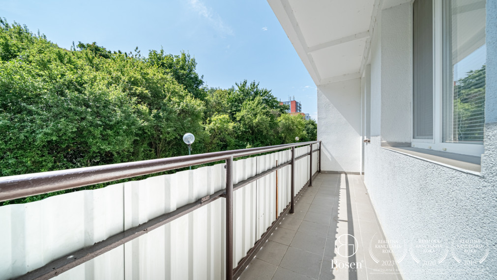 PREDANÉ - BOSEN | Vkusný 3-izbový byt s loggiou po rekonštrukcii, Karloveská ulica - BA, 70 m2