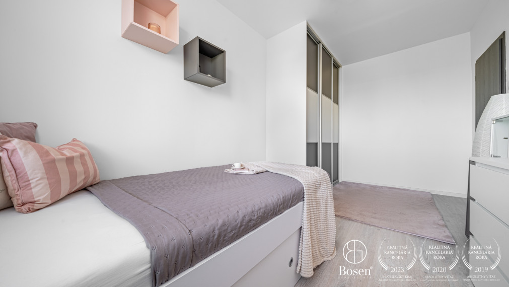 PREDANÉ - BOSEN | Vkusný 3-izbový byt s loggiou po rekonštrukcii, Karloveská ulica - BA, 70 m2