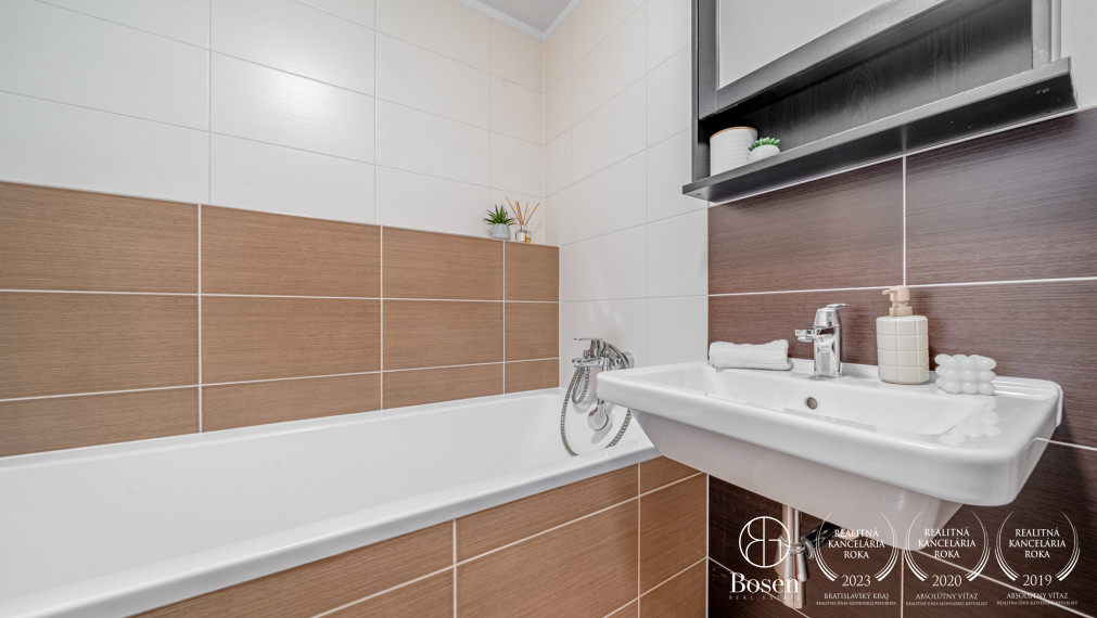 PREDANÉ - BOSEN | Harmonický 3-IZBOVÝ byt s priestranným balkónom, Projekt RINZLE – KADNÁROVÁ, BA - Rača, 76 m2