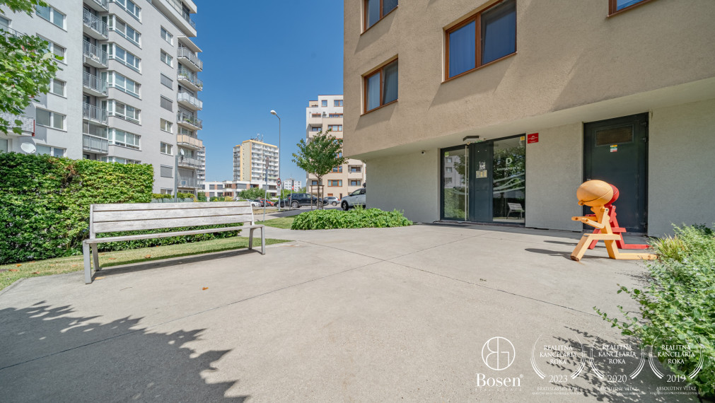 PREDANÉ - BOSEN | Harmonický 3-IZBOVÝ byt s priestranným balkónom, Projekt RINZLE – KADNÁROVÁ, BA - Rača, 76 m2