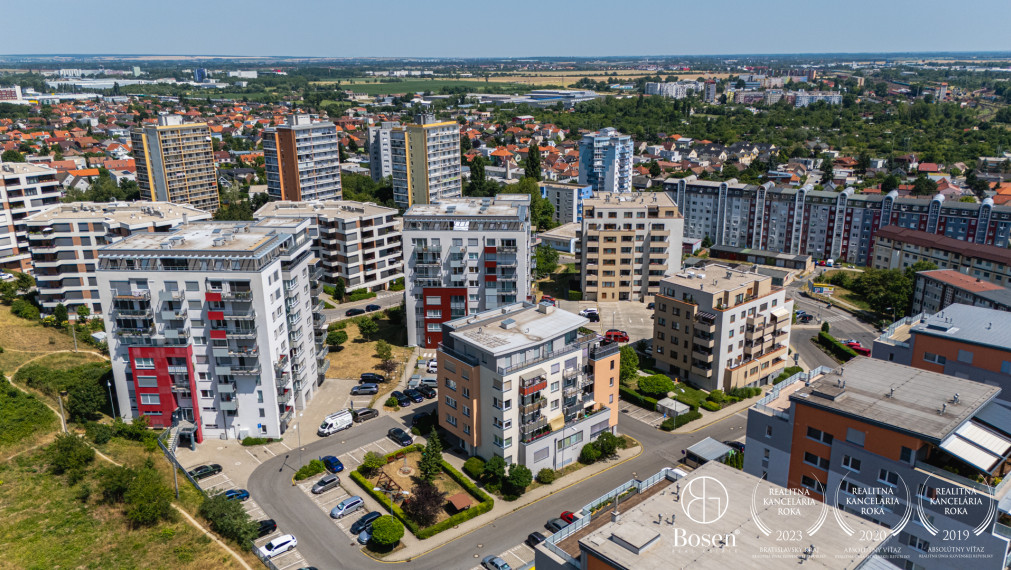 PREDANÉ - BOSEN | Harmonický 3-IZBOVÝ byt s priestranným balkónom, Projekt RINZLE – KADNÁROVÁ, BA - Rača, 76 m2