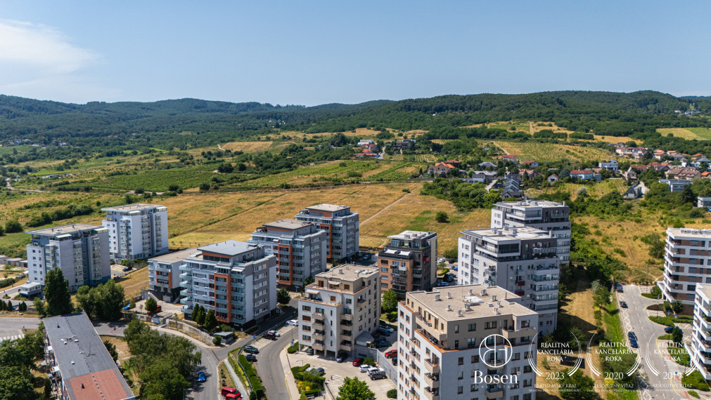 PREDANÉ - BOSEN | Harmonický 3-IZBOVÝ byt s priestranným balkónom, Projekt RINZLE – KADNÁROVÁ, BA - Rača, 76 m2