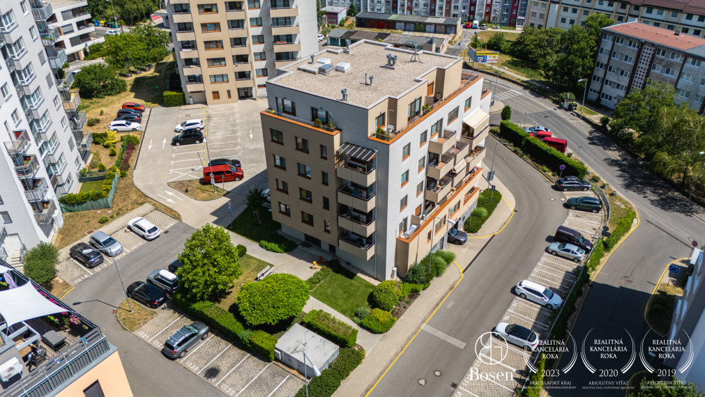 PREDANÉ - BOSEN | Harmonický 3-IZBOVÝ byt s priestranným balkónom, Projekt RINZLE – KADNÁROVÁ, BA - Rača, 76 m2