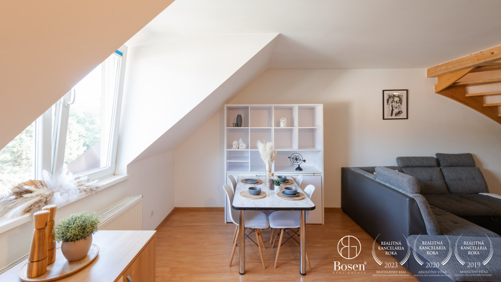 BOSEN | Priestranný, čiastočne zariadený 3-izbový mezonet v centre Dolného Kubína, 80,65 m² + parkovanie