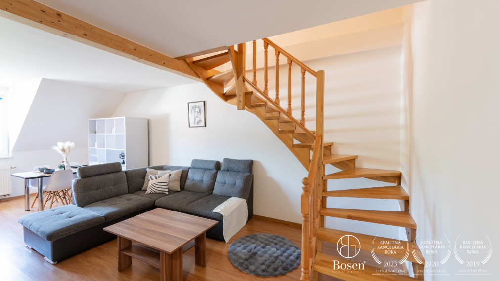 BOSEN | Priestranný, čiastočne zariadený 3-izbový mezonet v centre Dolného Kubína, 80,65 m² + parkovanie