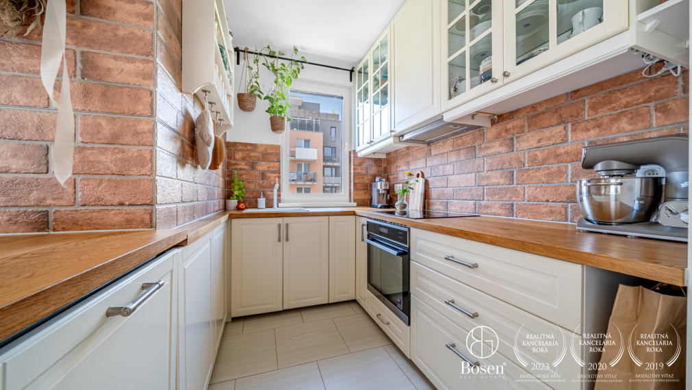 PREDANÉ - BOSEN | Harmonický 3-IZBOVÝ byt s priestranným balkónom, Projekt RINZLE – KADNÁROVÁ, BA - Rača, 76 m2