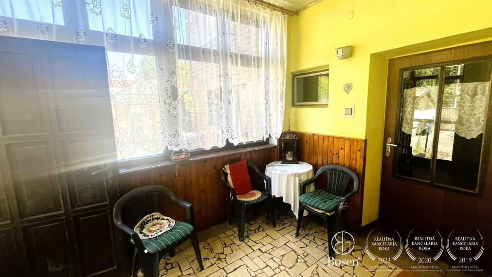 LOYALTERS | Rodinný dom s garážou Šášovské Podhradie