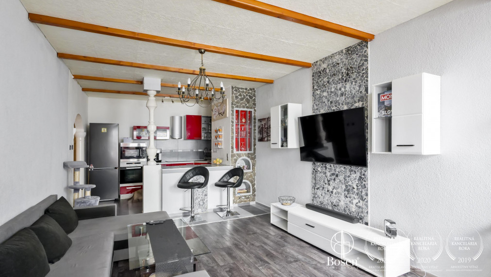 BOSEN | REZERVOVANÉ | Slnečný 2 izbový byt s balkónom a klimatizáciou na sídlisku Juh