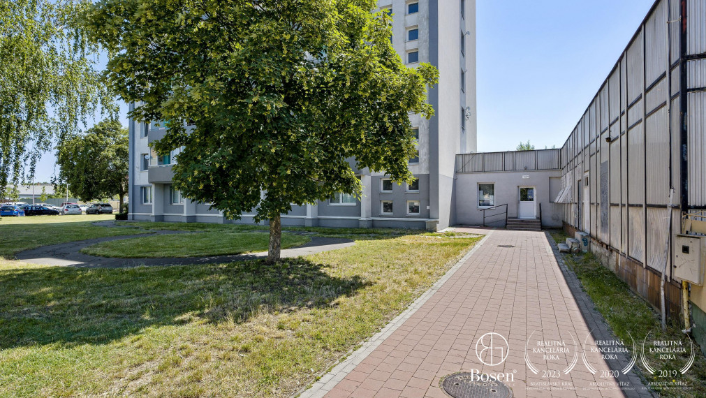 BOSEN | REZERVOVANÉ | Slnečný 2 izbový byt s balkónom a klimatizáciou na sídlisku Juh