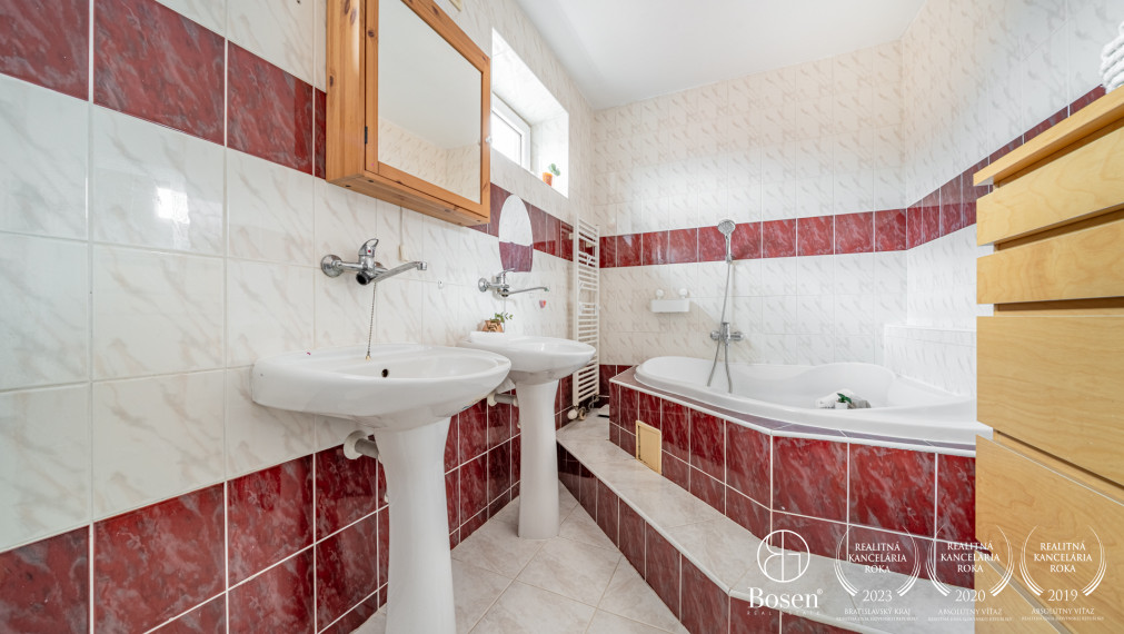 BOSEN | 6 izbový rodinný dom v centre Dunajskej Stredy, 378 m2