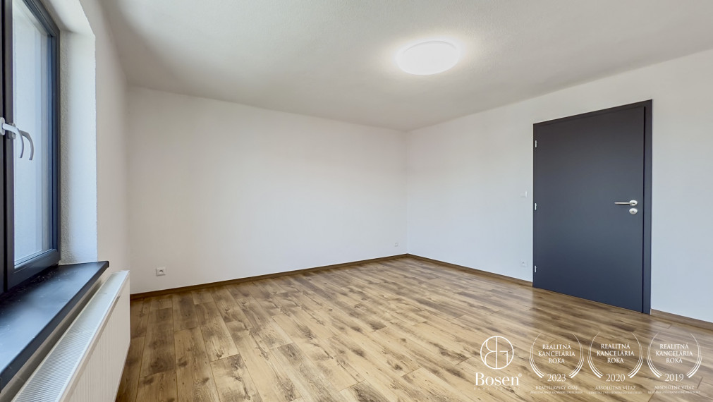 BOSEN | Moderná viacúčelová budova, Lučenec, 140m2