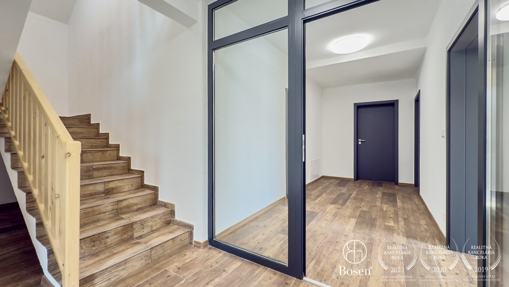 BOSEN | Moderná viacúčelová budova, Lučenec, 140m2