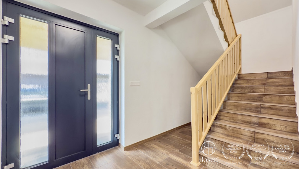 BOSEN | Moderná viacúčelová budova, Lučenec, 140m2