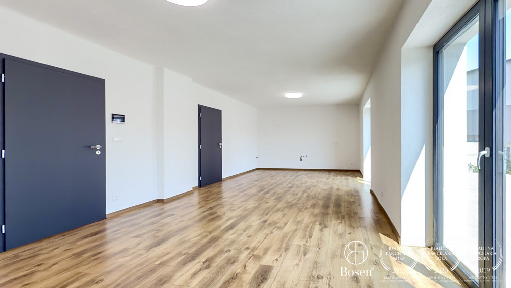 BOSEN | Moderná viacúčelová budova, Lučenec, 140m2