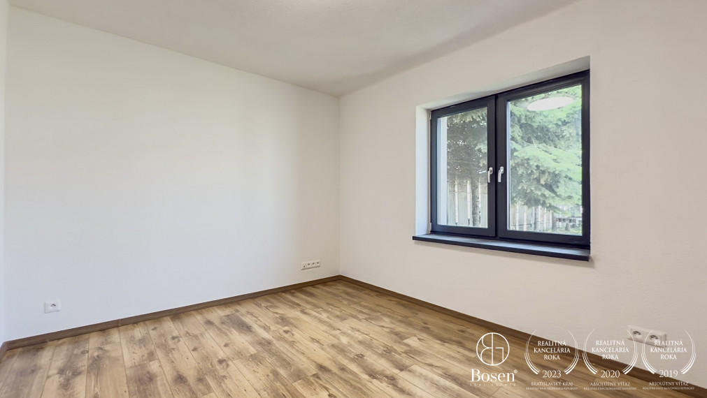 BOSEN | Moderná viacúčelová budova, Lučenec, 140m2