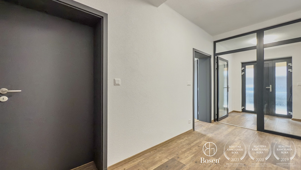 BOSEN | Moderná viacúčelová budova, Lučenec, 140m2