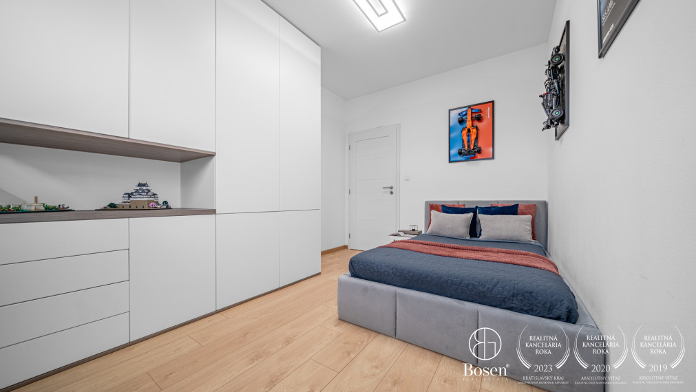 PREDANÉ - BOSEN | Príjemný 3-izb, byt s balkónom a 2 parkovacími miestami v Senec Gardens, 98 m²