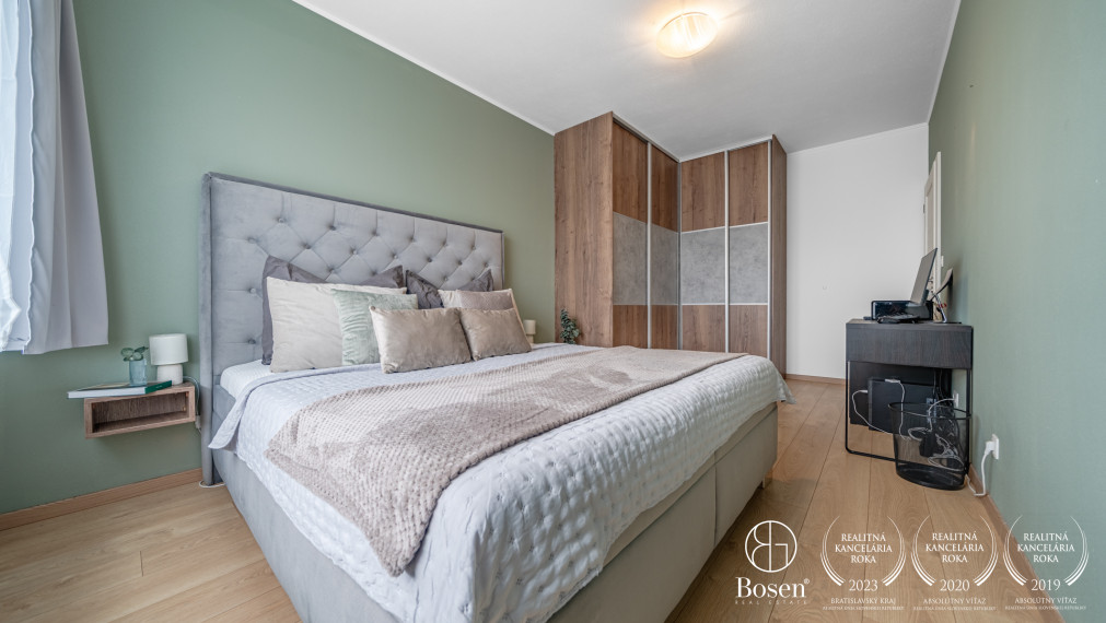 PREDANÉ - BOSEN | Príjemný 3-izb, byt s balkónom a 2 parkovacími miestami v Senec Gardens, 98 m²