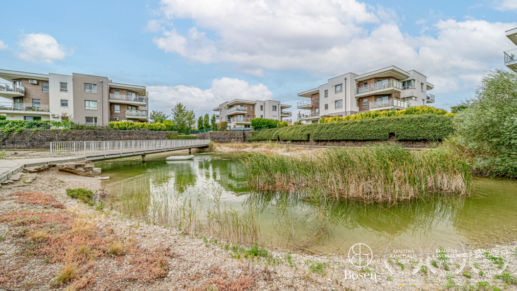 PREDANÉ - BOSEN | Príjemný 3-izb, byt s balkónom a 2 parkovacími miestami v Senec Gardens, 98 m²