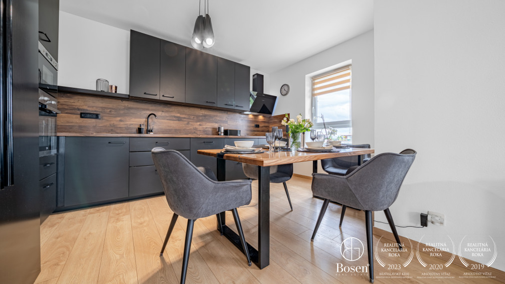 PREDANÉ - BOSEN | Príjemný 3-izb, byt s balkónom a 2 parkovacími miestami v Senec Gardens, 98 m²