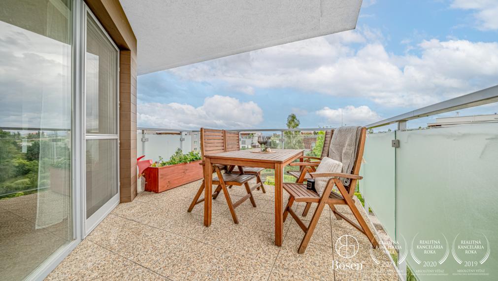 PREDANÉ - BOSEN | Príjemný 3-izb, byt s balkónom a 2 parkovacími miestami v Senec Gardens, 98 m²