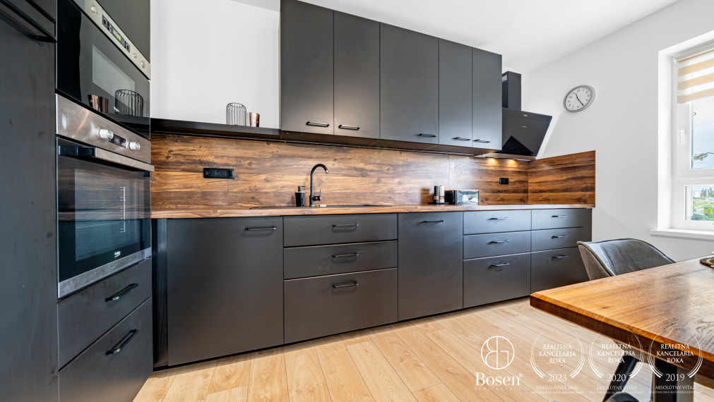 PREDANÉ - BOSEN | Príjemný 3-izb, byt s balkónom a 2 parkovacími miestami v Senec Gardens, 98 m²
