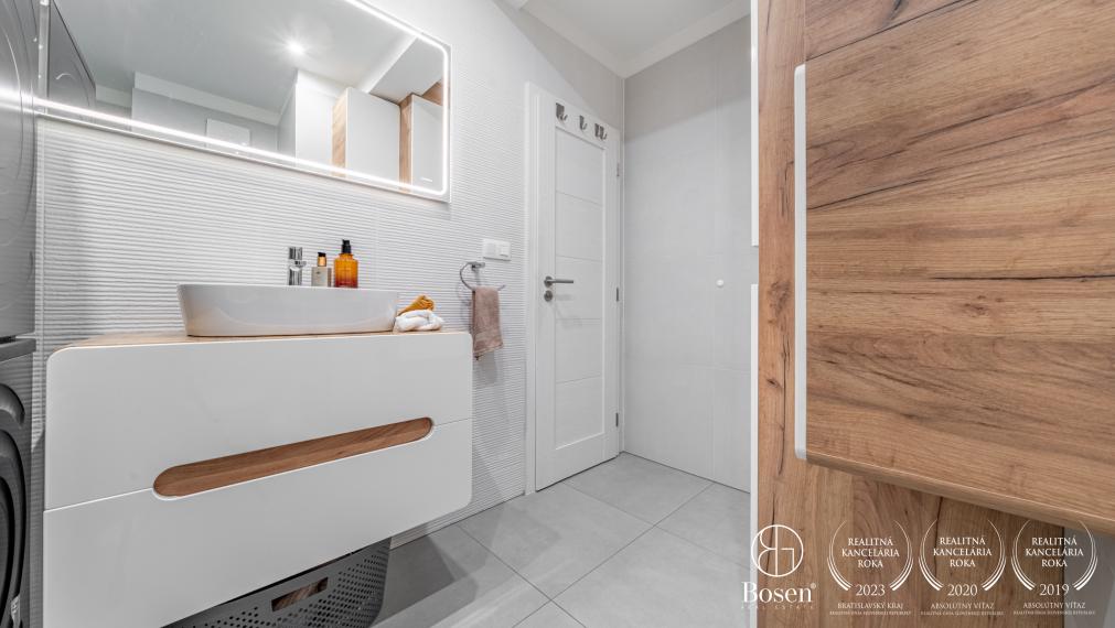 PREDANÉ - BOSEN | Príjemný 3-izb, byt s balkónom a 2 parkovacími miestami v Senec Gardens, 98 m²
