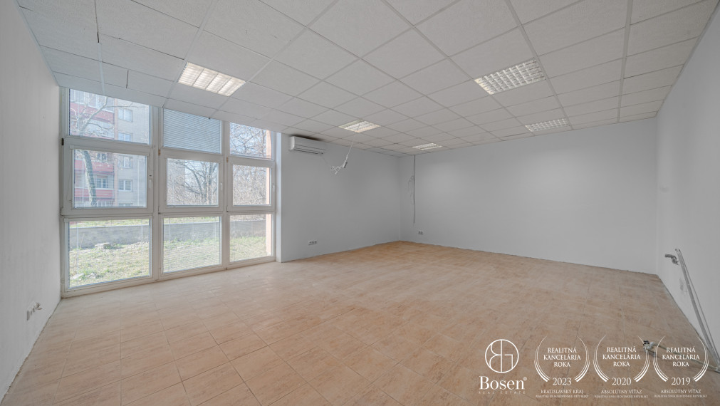 BOSEN | Slnečný obchodný priestor 133 m2, Višňová ulica