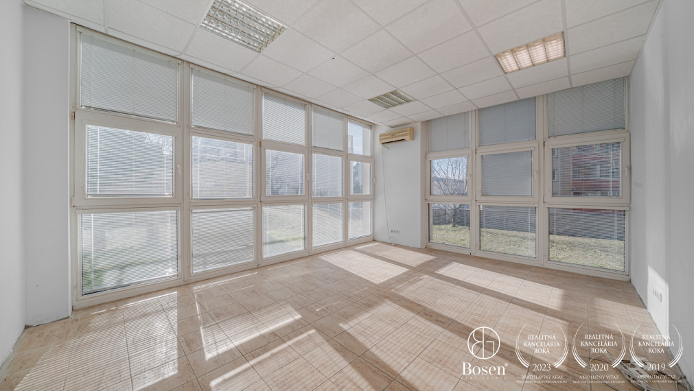 BOSEN | Slnečný obchodný priestor 133 m2, Višňová ulica