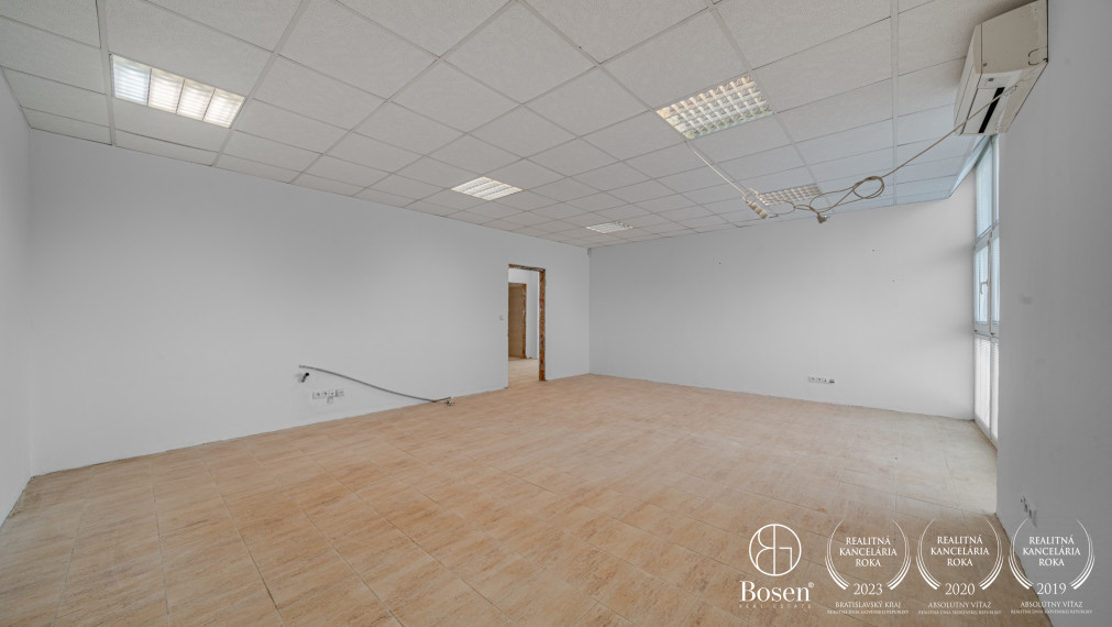 BOSEN | Slnečný obchodný priestor 133 m2, Višňová ulica